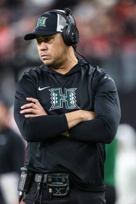 November 21, 2025: Hawaii Rainbow Warriors head coach Timmy Chang on the field prior to the start of the college football game featuring the Hawaii Rainbow Warriors and the UNLV Rebels at Allegiant Stadium in Las Vegas, NV. CSM. Las Vegas United States of America - ZUMAc04_ 20251121_zma_c04_467 Copyright: xChristopherxTrimx