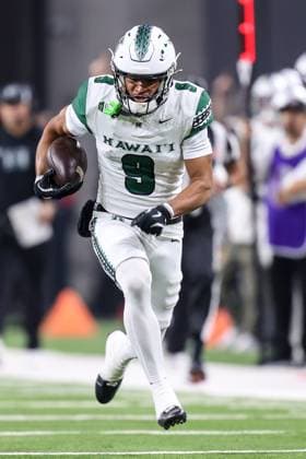 November 21, 2025: Hawaii Rainbow Warriors wide receiver Jackson Harris (9) catches the ball during the first half of the college football game featuring the Hawaii Rainbow Warriors and the UNLV Rebels at Allegiant Stadium in Las Vegas, NV. CSM. Las Vegas United States of America - ZUMAc04_ 20251121_zma_c04_471 Copyright: xChristopherxTrimx
