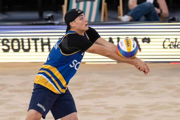 251122 Elmer Andersson of Sweden during The Beach Volleyball World Championships Semi Final on November 22, 2025 in Adelaide Photo Michael Errey BILDBYRAN kod XY XY0085 beachvolleyboll beach volleyball sandvolleyball world championships semi finals bbeng semifinal  Copyright: MichaelxErrey BB251122BB186