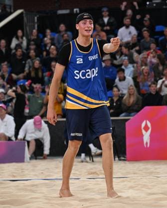 251122 Elmer Andersson of Sweden reacts towards Jacob Hölting Nilsson of Sweden during The Beach Volleyball World Championships Semi Final on November 22, 2025 in Adelaide Photo Michael Errey BILDBYRAN kod XY XY0085 beachvolleyboll beach volleyball sandvolleyball world championships semi finals bbeng semifinal jubel  Copyright: MichaelxErrey BB251122BB187