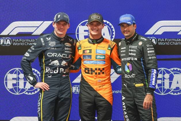 l r Second place on the grid for the race, Max Verstappen Oracle Red Bull Racing 1 , Winner of qualifying Lando Norris McLaren Formula 1 Team 4 secures pole position for the race and Carlos Sainz jr Atlassian Williams Racing 55 with third place on the grid, Las Vegas Grand Prix, Motorsport, Men, Formula 1, Qualifying, 21 11 2025 Las Vegas Nevada USA Copyright: xkolbert-press ChristianxKolbertx