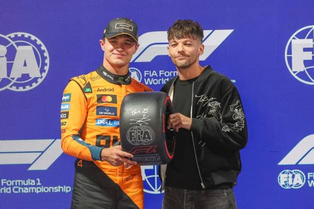 Winner of Qualifying, Lando Norris McLaren Formula 1 Team 4 with the Pole Position Award and musician Louis Tomlinson, Las Vegas Grand Prix, Motorsport, Men, Formula 1, Qualifying, 21 11 2025 Las Vegas Nevada USA Copyright: xkolbert-press ChristianxKolbertx