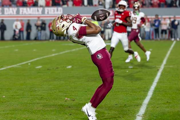 November 21, 2025, Raleigh, North Carolina, USA: Florida State Seminoles wide receiver SQUIRREL WHITE (4) muffs a punt resulting in NC State Wolfpack receiving the ball late in the second half of the NCAA, College League, USA football game between the Florida State Seminoles and the NC State Wolfpack on November 21st, 2025 at Carter-Finley Stadium in Raleigh, NC. Raleigh USA - ZUMAa220 20251121_znp_a220_057 Copyright: xIsraelxAntax