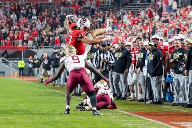 November 21, 2025, Raleigh, North Carolina, USA: NC State Wolfpack tight end DANTE DANIELS (87) leaps over Florida State Seminoles defensive back K.J. KIRKLAND (24) and gets tackled by Florida State Seminoles linebacker OMAR GRAHAM JR. (9) during the second half of the NCAA, College League, USA football game between the Florida State Seminoles and the NC State Wolfpack on November 21st, 2025 at Carter-Finley Stadium in Raleigh, NC. Raleigh USA - ZUMAa220 20251121_znp_a220_066 Copyright: xIsraelxAntax