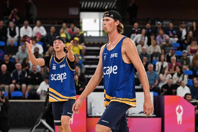 251122 Jacob Hölting Nilsson and Elmer Andersson of Sweden look dejected after losing a line call during The Beach Volleyball World Championships Semi Final on November 22, 2025 in Adelaide Photo Michael Errey BILDBYRAN kod XY XY0085 beachvolleyboll beach volleyball sandvolleyball world championships semi finals bbeng semifinal  Copyright: MichaelxErrey BB251122BB194