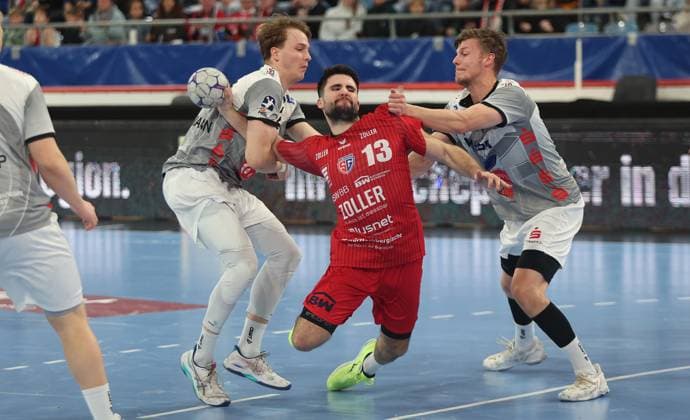 Bietigheim , Handball 2 Bundesliga SG BBM Bietigheim vs TV Grosswallstadt ,from left Ben Battermann Gross Juan de la Pena BBM Sebastian Trost Gross