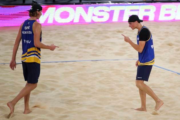 Beach volleyball, Beachvolleyball World Championship, WM, Weltmeisterschaft Jacob Hölting Nilsson and Elmer Andersson (SWE) v TÃ o Rotar and Arnaud Gauthier-Rat (FRA) during the Semi Final match of the Beach Volleyball World Championships at The Drive in Adelaide, Saturday, November 22, 2025. ( NO ARCHIVING, EDITORIAL USE ONLY ADELAIDE SOUTH AUSTRALIA AUSTRALIA  Copyright: xMATTxTURNERx 20251122181762782557