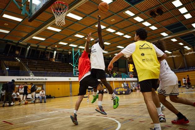 GER, Basketball at midnight, MHP Riesen Ludwigsburg, Basketball, 21 11 2025 GER, MHP Riesen Ludwigsburg, Basketball, Basketball Bundesliga, BBL, Basketball Maenner Saison 2025 2026, 21 11 2025 Ludwigsburg Copyright: xEibner-Pressefoto xFrancescoxConx