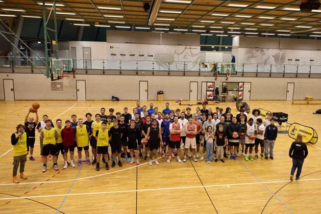 Group picture GER, Basketball at midnight, MHP Riesen Ludwigsburg, Basketball, 21 11 2025 GER, Basketball at midnight, MHP Riesen Ludwigsburg, Basketball, 21 11 2025 Ludwigsburg Copyright: xEibner-Pressefoto xFrancescoxConx