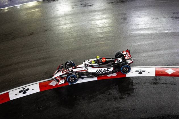 F1 - LAS VEGAS GRAND PRIX 2025 87 BEARMAN Ollie Oliver (gbr), Haas F1 Team VF-25 Ferrari, action during the 2025 Formula 1 Las Vegas Grand Prix, 22th round of the 2025 FIA Formula One World Championship, WM, Weltmeisterschaft from November 21 to 23, 2025 on the Las Vegas Strip Circuit, in Paradise, Nevada, United States of America - ParadiseUnited States  Copyright: xAndrÃ xFerreirax