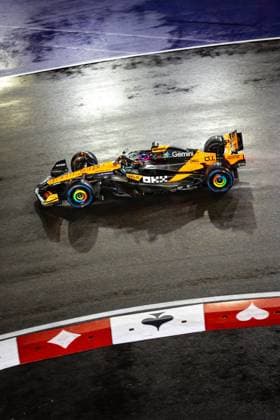 F1 - LAS VEGAS GRAND PRIX 2025 81 PIASTRI Oscar (aus), McLaren F1 Team MCL39, action during the 2025 Formula 1 Las Vegas Grand Prix, 22th round of the 2025 FIA Formula One World Championship, WM, Weltmeisterschaft from November 21 to 23, 2025 on the Las Vegas Strip Circuit, in Paradise, Nevada, United States of America - ParadiseUnited States  Copyright: xAndrÃ xFerreirax