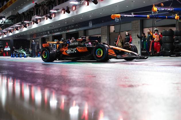 F1 - LAS VEGAS GRAND PRIX 2025 81 PIASTRI Oscar (aus), McLaren F1 Team MCL39, action during the 2025 Formula 1 Las Vegas Grand Prix, 22th round of the 2025 FIA Formula One World Championship, WM, Weltmeisterschaft from November 21 to 23, 2025 on the Las Vegas Strip Circuit, in Paradise, Nevada, United States of America - ParadiseUnited States  Copyright: xEricxAlonsox