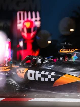F1 - LAS VEGAS GRAND PRIX 2025 81 PIASTRI Oscar (aus), McLaren F1 Team MCL39, action during the 2025 Formula 1 Las Vegas Grand Prix, 22th round of the 2025 FIA Formula One World Championship, WM, Weltmeisterschaft from November 21 to 23, 2025 on the Las Vegas Strip Circuit, in Paradise, Nevada, United States of America - ParadiseUnited States  Copyright: xEricxAlonsox