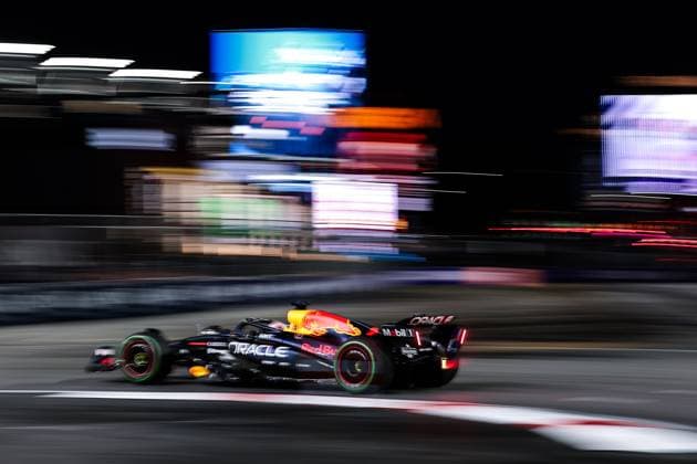 F1 - LAS VEGAS GRAND PRIX 2025 01 VERSTAPPEN Max (nld), Red Bull Racing RB21, action during the 2025 Formula 1 Las Vegas Grand Prix, 22th round of the 2025 FIA Formula One World Championship, WM, Weltmeisterschaft from November 21 to 23, 2025 on the Las Vegas Strip Circuit, in Paradise, Nevada, United States of America - ParadiseUnited States  Copyright: xEricxAlonsox