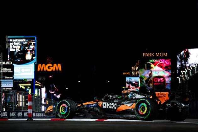 F1 - LAS VEGAS GRAND PRIX 2025 04 NORRIS Lando (gbr), McLaren F1 Team MCL39, action during the 2025 Formula 1 Las Vegas Grand Prix, 22th round of the 2025 FIA Formula One World Championship, WM, Weltmeisterschaft from November 21 to 23, 2025 on the Las Vegas Strip Circuit, in Paradise, Nevada, United States of America - ParadiseUnited States  Copyright: xEricxAlonsox