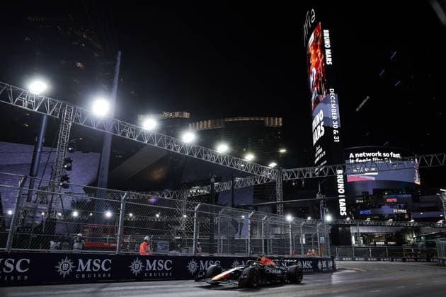F1 - LAS VEGAS GRAND PRIX 2025 01 VERSTAPPEN Max (nld), Red Bull Racing RB21, action during the 2025 Formula 1 Las Vegas Grand Prix, 22th round of the 2025 FIA Formula One World Championship, WM, Weltmeisterschaft from November 21 to 23, 2025 on the Las Vegas Strip Circuit, in Paradise, Nevada, United States of America - ParadiseUnited States  Copyright: xEricxAlonsox