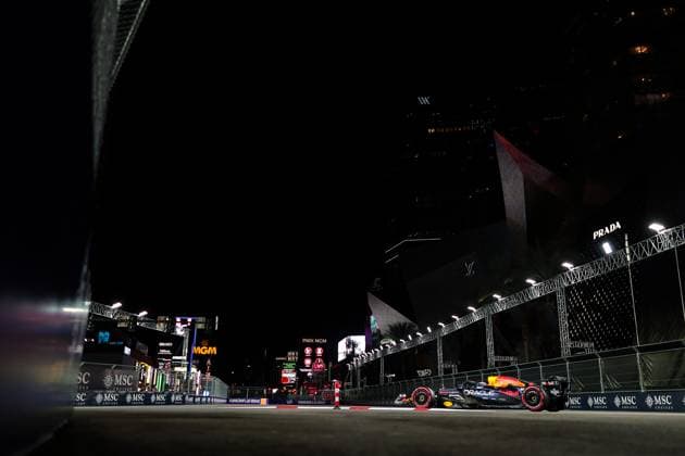F1 - LAS VEGAS GRAND PRIX 2025 01 VERSTAPPEN Max (nld), Red Bull Racing RB21, action during the 2025 Formula 1 Las Vegas Grand Prix, 22th round of the 2025 FIA Formula One World Championship, WM, Weltmeisterschaft from November 21 to 23, 2025 on the Las Vegas Strip Circuit, in Paradise, Nevada, United States of America - ParadiseUnited States  Copyright: xEricxAlonsox