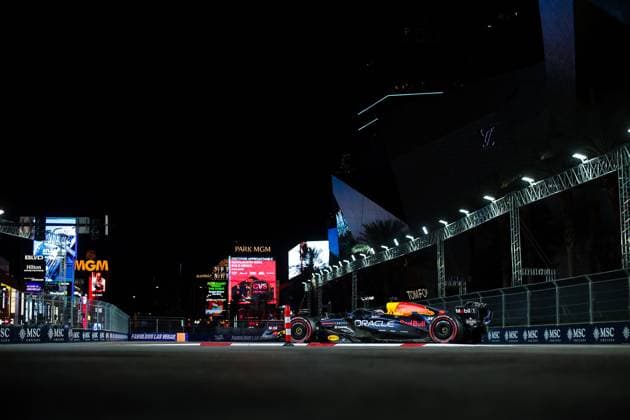 F1 - LAS VEGAS GRAND PRIX 2025 01 VERSTAPPEN Max (nld), Red Bull Racing RB21, action during the 2025 Formula 1 Las Vegas Grand Prix, 22th round of the 2025 FIA Formula One World Championship, WM, Weltmeisterschaft from November 21 to 23, 2025 on the Las Vegas Strip Circuit, in Paradise, Nevada, United States of America - ParadiseUnited States  Copyright: xEricxAlonsox