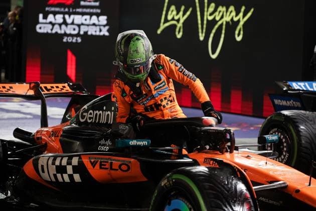 F1 - LAS VEGAS GRAND PRIX 2025 NORRIS Lando (gbr), McLaren F1 Team MCL39, portrait celebration during the 2025 Formula 1 Las Vegas Grand Prix, 22th round of the 2025 FIA Formula One World Championship, WM, Weltmeisterschaft from November 21 to 23, 2025 on the Las Vegas Strip Circuit, in Paradise, Nevada, United States of America - ParadiseUnited States  Copyright: xEricxAlonsox