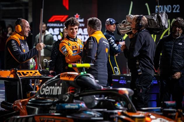 F1 - LAS VEGAS GRAND PRIX 2025 NORRIS Lando (gbr), McLaren F1 Team MCL39, portraitn BROWN Zak (usa), CEO of of McLaren Racing, portrait during the 2025 Formula 1 Las Vegas Grand Prix, 22th round of the 2025 FIA Formula One World Championship, WM, Weltmeisterschaft from November 21 to 23, 2025 on the Las Vegas Strip Circuit, in Paradise, Nevada, United States of America - ParadiseUnited States  Copyright: xAndrÃ xFerreirax