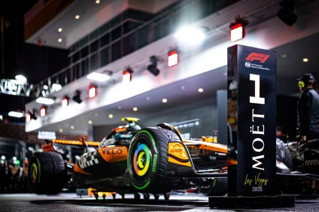 F1 - LAS VEGAS GRAND PRIX 2025 NORRIS Lando (gbr), McLaren F1 Team MCL39, portrait during the 2025 Formula 1 Las Vegas Grand Prix, 22th round of the 2025 FIA Formula One World Championship, WM, Weltmeisterschaft from November 21 to 23, 2025 on the Las Vegas Strip Circuit, in Paradise, Nevada, United States of America - ParadiseUnited States  Copyright: xAndrÃ xFerreirax
