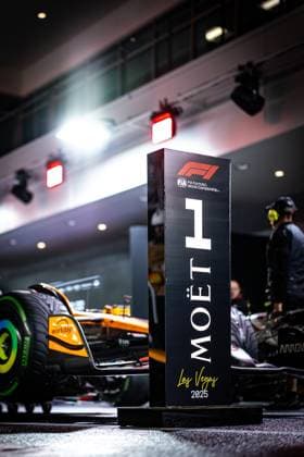 F1 - LAS VEGAS GRAND PRIX 2025 NORRIS Lando (gbr), McLaren F1 Team MCL39, portrait during the 2025 Formula 1 Las Vegas Grand Prix, 22th round of the 2025 FIA Formula One World Championship, WM, Weltmeisterschaft from November 21 to 23, 2025 on the Las Vegas Strip Circuit, in Paradise, Nevada, United States of America - ParadiseUnited States  Copyright: xAndrÃ xFerreirax
