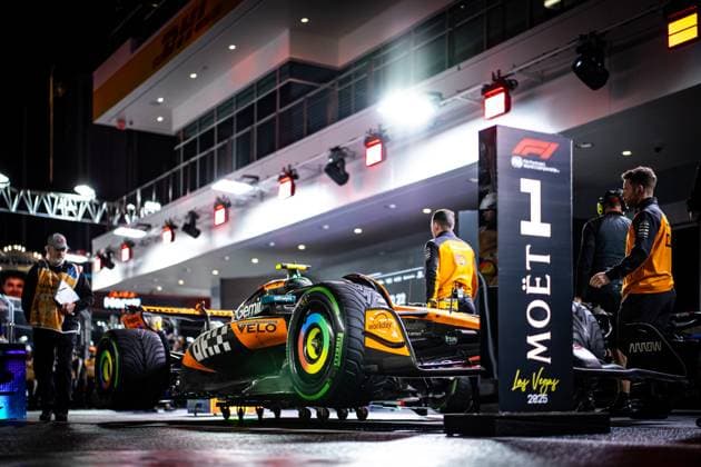 F1 - LAS VEGAS GRAND PRIX 2025 NORRIS Lando (gbr), McLaren F1 Team MCL39, portrait during the 2025 Formula 1 Las Vegas Grand Prix, 22th round of the 2025 FIA Formula One World Championship, WM, Weltmeisterschaft from November 21 to 23, 2025 on the Las Vegas Strip Circuit, in Paradise, Nevada, United States of America - ParadiseUnited States  Copyright: xAndrÃ xFerreirax