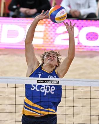 251122 David Ahman of Sweden during The Beach Volleyball World Championships Semi Final on November 22, 2025 in Adelaide Photo Michael Errey BILDBYRAN kod XY XY0085 beachvolleyboll beach volleyball sandvolleyball world championships semi finals bbeng semifinal  Copyright: MichaelxErrey BB251122BB236