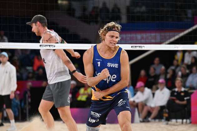 251122 David Ahman of Sweden reacts on winning a point during The Beach Volleyball World Championships Semi Final on November 22, 2025 in Adelaide Photo Michael Errey BILDBYRAN kod XY XY0085 beachvolleyboll beach volleyball sandvolleyball world championships semi finals bbeng semifinal jubel  Copyright: MichaelxErrey BB251122BB237