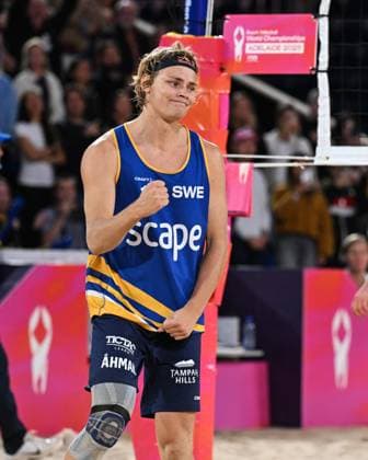 251122 David Ahman of Sweden reacts on match point during The Beach Volleyball World Championships Semi Final on November 22, 2025 in Adelaide Photo Michael Errey BILDBYRAN kod XY XY0085 beachvolleyboll beach volleyball sandvolleyball world championships semi finals bbeng semifinal  Copyright: MichaelxErrey BB251122BB240