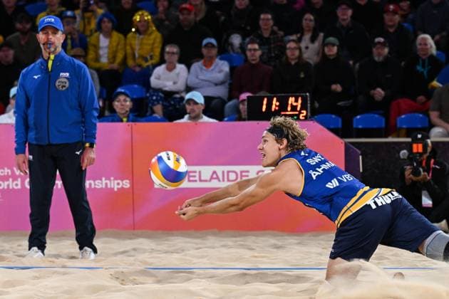 251122 David Ahman of Sweden during The Beach Volleyball World Championships Semi Final on November 22, 2025 in Adelaide Photo Michael Errey BILDBYRAN kod XY XY0085 beachvolleyboll beach volleyball sandvolleyball world championships semi finals bbeng semifinal  Copyright: MichaelxErrey BB251122BB250