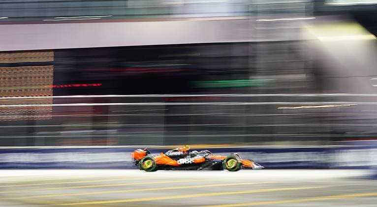 (251122) -- LAS VEGAS, Nov. 22, 2025 -- McLaren s British driver Lando Norris races during the third practice session of the 2025 Formula One U.S. Grand Prix at Las Vegas Circuit, in Las Vegas, the United States, Nov. 21, 2025. ) (SP)U.S.-LAS VEGAS-F1-GRAND PRIX-THIRD PRACTICE SESSION WuxXiaoling 