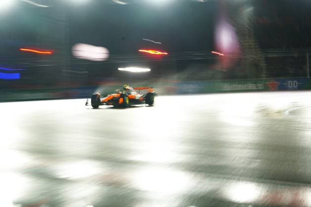 (251122) -- LAS VEGAS, Nov. 22, 2025 -- McLaren s British driver Lando Norris competes during the qualifying session of the 2025 Formula One U.S. Grand Prix at Las Vegas Circuit, in Las Vegas, the United States, Nov. 21, 2025. ) (SP)U.S.-LAS VEGAS-F1-GRAND PRIX-QUALIFYING SESSION WuxXiaoling 