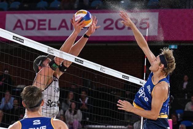 251122 David Ahman of Sweden smashes a ball through his opponent during The Beach Volleyball World Championships Semi Final on November 22, 2025 in Adelaide Photo Michael Errey BILDBYRAN kod XY XY0085 beachvolleyboll beach volleyball sandvolleyball world championships semi finals bbeng semifinal  Copyright: MichaelxErrey BB251122BB261
