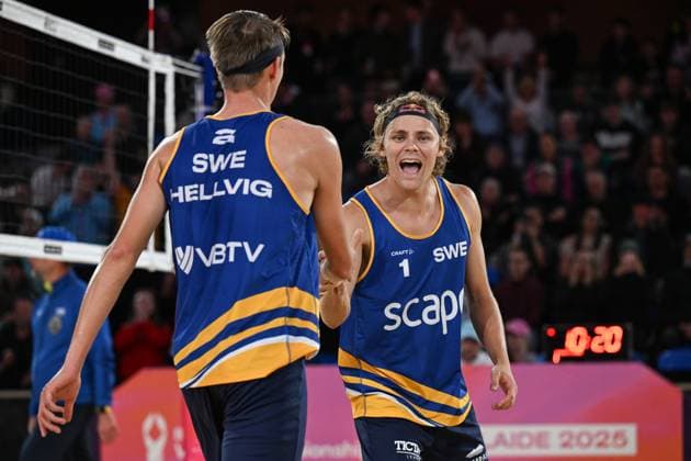251122 Jonatan Hellvig and David Ahman of Sweden reacts on winning a point during The Beach Volleyball World Championships Semi Final on November 22, 2025 in Adelaide Photo Michael Errey BILDBYRAN kod XY XY0085 beachvolleyboll beach volleyball sandvolleyball world championships semi finals bbeng semifinal  Copyright: MichaelxErrey BB251122BB283