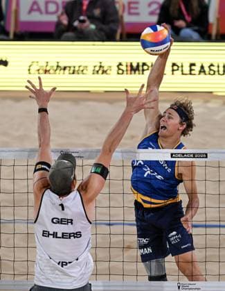 251122 David Ahman of Sweden smashes during The Beach Volleyball World Championships Semi Final on November 22, 2025 in Adelaide Photo Michael Errey BILDBYRAN kod XY XY0085 beachvolleyboll beach volleyball sandvolleyball world championships semi finals bbeng semifinal  Copyright: MichaelxErrey BB251122BB291