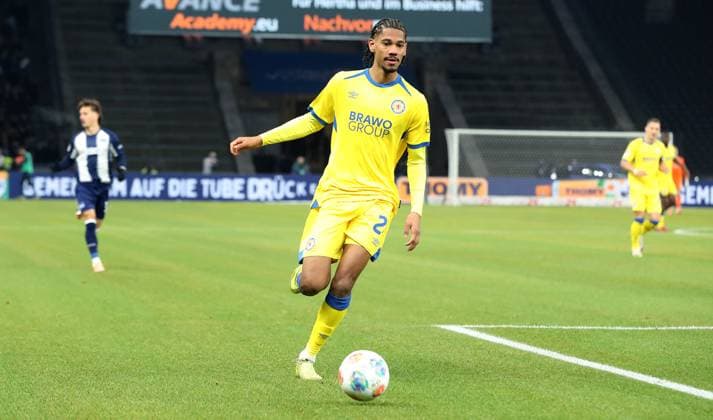 Sidi Sane on the ball Single image Crop action Sport Soccer Football DFL 2 Bundesliga Men 13 Matchday Season 2025 2026 21 11 2025 Hertha BSC Berlin vs Eintracht Braunschweig BTSV DFL regulations prohibit any use of photographs as image sequences and or quasi video