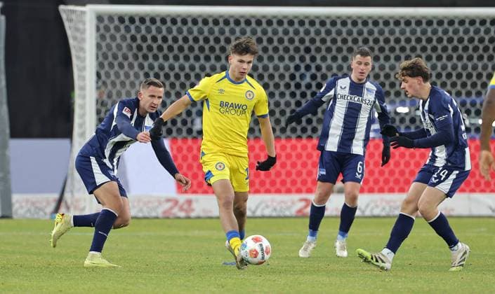 Paul Seguin, Max Marie on the ball, Diego Demme, Maurice Krattenmacher duel Match scene Action Sport Soccer Football DFL 2 Bundesliga Men 13 Matchday Season 2025 2026 21 11 2025 Hertha BSC Berlin vs Eintracht Braunschweig BTSV DFL regulations prohibit any use of photographs as image sequences and or quasi video