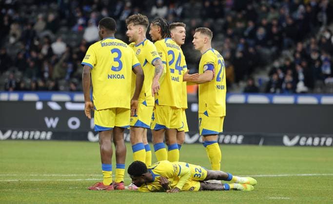 Patrick Nkoa, Kevin Ehlers, Sidi Sane, Florian Flick, Sven Köhler, bottom Christian Conteh Sport Soccer Football DFL 2 Bundesliga Men 13 Matchday Season 2025 2026 21 11 2025 Hertha BSC Berlin vs Eintracht Braunschweig BTSV DFL regulations prohibit any use of photographs as image sequences and or quasi video