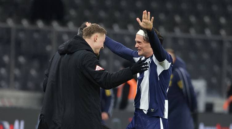 Marten Winkler cheers with Fabian Reese after the end of the match Joy Emotion Cheering Sport Football Soccer DFL 2 Bundesliga Men 13 Matchday Season 2025 2026 21 11 2025 Hertha BSC Berlin vs Eintracht Braunschweig BTSV DFL regulations prohibit any use of photographs as image sequences and or quasi video