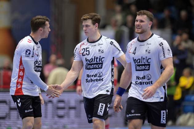 Emil Manfeldt Jakobsen SG Flensburg Handewitt 31 , Lukas Lindhard Joergensen SG Flensburg Handewitt 25 , Johannes Golla SG Flensburg Handewitt 4 L R , GER, MT Melsungen SG Flensburg Handewitt, Handball, 1 Bundesliga, 13 Matchday, Season 2025 2026, 21 11 2025, GER, MT Melsungen SG Flensburg Handewitt, Handball, 1 Bundesliga, 13 Matchday, Season 2025 2026, 21 11 2025 Kassel Copyright: xEibner-Pressefotox xRolandxSippelx EP_RSL