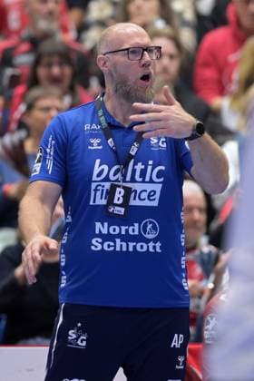 Ales Pajovic Coach SG Flensburg Handewitt , GER, MT Melsungen SG Flensburg Handewitt, Handball, 1 Bundesliga, Matchday 13, Season 2025 2026, 21 11 2025, GER, MT Melsungen SG Flensburg Handewitt, Handball, 1 Bundesliga, Matchday 13, Season 2025 2026, 21 11 2025 Kassel Copyright: xEibner-Pressefotox xRolandxSippelx EP_RSL