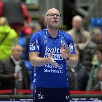 Ales Pajovic Coach SG Flensburg Handewitt , GER, MT Melsungen SG Flensburg Handewitt, Handball, 1 Bundesliga, Matchday 13, Season 2025 2026, 21 11 2025, GER, MT Melsungen SG Flensburg Handewitt, Handball, 1 Bundesliga, Matchday 13, Season 2025 2026, 21 11 2025 Kassel Copyright: xEibner-Pressefotox xRolandxSippelx EP_RSL