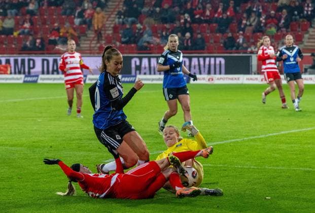 Soccer, Women, Season 2025 2026, Google Pixel Women Bundesliga 11 Matchday , 1 FC Union Berlin Hamburger SV 1 1 , v l Eileen Campbell 1 Women 1 FC Union , Emilia Hirche Hamburger SV , Goalkeeper Larissa Haidner Hamburger SV , 21 11 2025, Copyright: xMatthiasxKochx