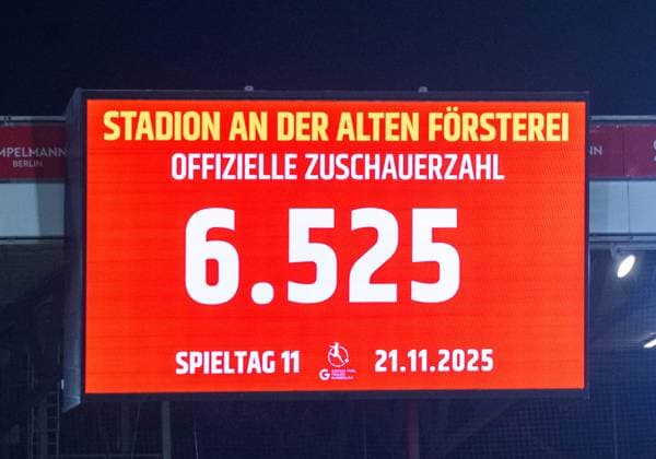 Soccer, Women, Season 2025 2026, Google Pixel Women Bundesliga 11 Matchday , 1 FC Union Berlin Hamburger SV 1 1 , Scoreboard with number of spectators 6525, 21 11 2025, Copyright: xMatthiasxKochx
