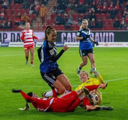 Soccer, Women, Season 2025 2026, Google Pixel Women Bundesliga 11 Matchday , 1 FC Union Berlin Hamburger SV 1 1 , v l Eileen Campbell 1 Women 1 FC Union , Emilia Hirche Hamburger SV , Goalkeeper Larissa Haidner Hamburger SV , 21 11 2025, Copyright: xMatthiasxKochx
