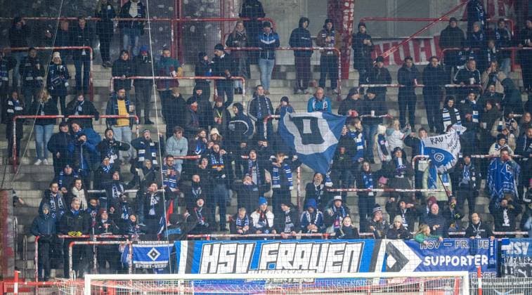 Soccer, Women, Season 2025 2026, Google Pixel Women Bundesliga 11 Matchday , 1 FC Union Berlin Hamburger SV 1 1 , Guest block, Fans of HSV, 21 11 2025, Copyright: xMatthiasxKochx
