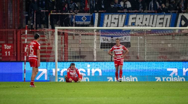Soccer, Women, Season 2025 2026, Google Pixel Women Bundesliga 11 Matchday , 1 FC Union Berlin Hamburger SV 1 1 , v l Alma Aagaard 1 Women 1 FC Union , Antonia Halverkamps 1 Women 1 FC Union , Anna Weiß 1 Women 1 FC Union , Disappointment after final whistle, 21 11 2025, Copyright: xMatthiasxKochx