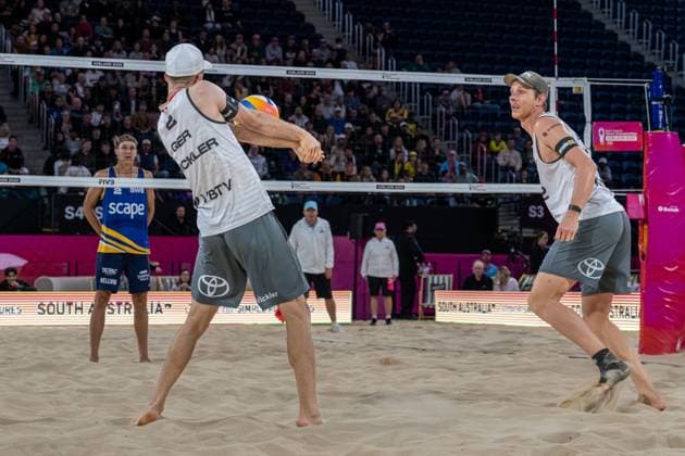 RECORD DATE NOT STATED ADELAIDE, AUSTRALIA - NOVEMBER 22: Nils Ehlers (Player 1 - GER), Clemens Wickler (Player 2 - GER), Jonatan Hellvig (Player 2 - SWE blue in the back) during the Beach volleyball, Beachvolleyball World Championships at Adelaide on November 22, 2025 in Adelaide, Australia. Australia Copyright: xBEAUTIFULxSPORTS PeterxWeberx