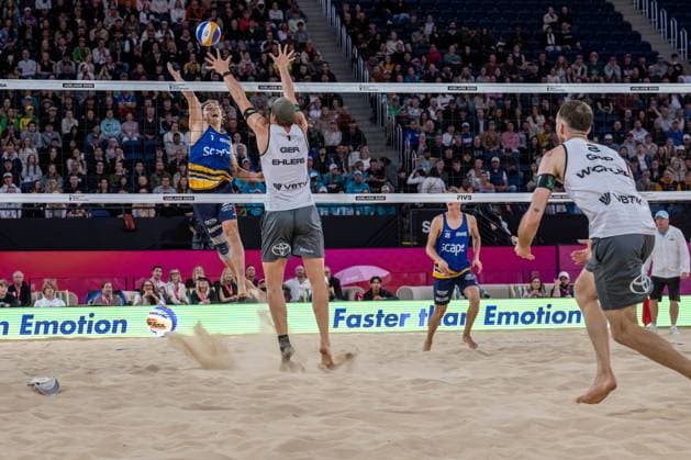 RECORD DATE NOT STATED ADELAIDE, AUSTRALIA - NOVEMBER 22: David Åhman (Player 1 - SWE, blue), Nils Ehlers (Player 1 - GER, white), Clemens Wickler (Player 2 - GER during the Beach volleyball, Beachvolleyball World Championships at Adelaide on November 22, 2025 in Adelaide, Australia. Australia Copyright: xBEAUTIFULxSPORTS PeterxWeberx